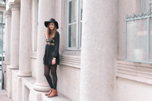 Comment porter une robe courte en hiver ? Blog mode Lyon